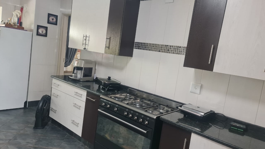 7 Bedroom Property for Sale in Cashan North West